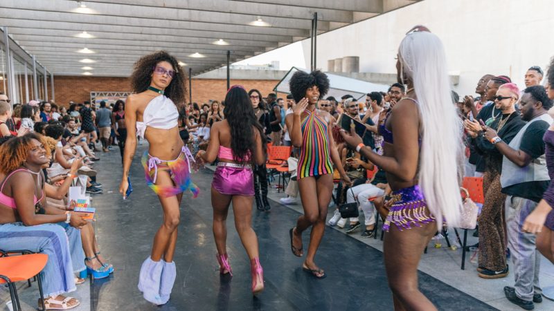 Essas fotografias foram feitas na ball que aconteceu na estreia do filme the face of ball, no museu de arte moderna, no centro da cidade, dia 07.05.23, rio de janeiro, brasil.