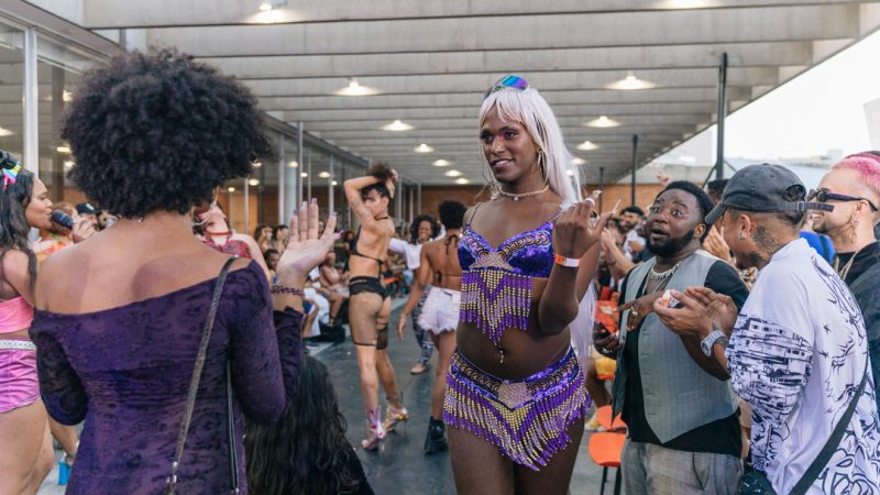 Essas fotografias foram feitas na ball que aconteceu na estreia do filme the face of ball, no museu de arte moderna, no centro da cidade, dia 07.05.23, rio de janeiro, brasil.