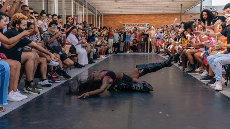 Essas fotografias foram feitas na ball que aconteceu na estreia do filme the face of ball, no museu de arte moderna, no centro da cidade, dia 07.05.23, rio de janeiro, brasil.